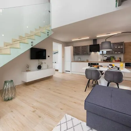 Holiday home Rotonda Lindar